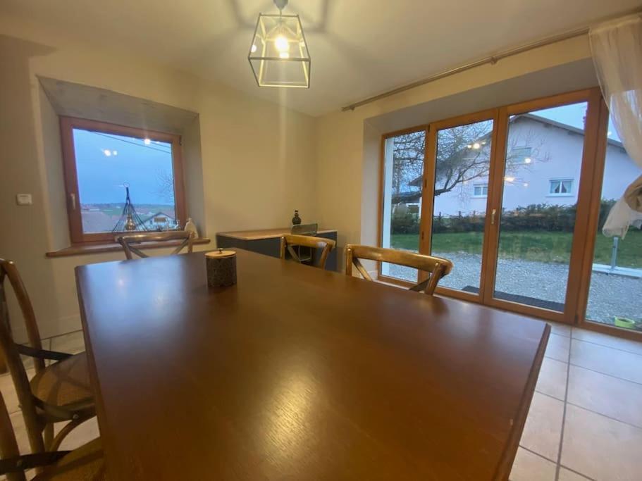 Logement Dans Maison + Exterieur Orchamps-Vennes Exterior foto