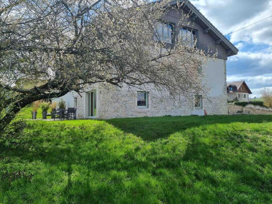 Logement Dans Maison + Exterieur Orchamps-Vennes Exterior foto