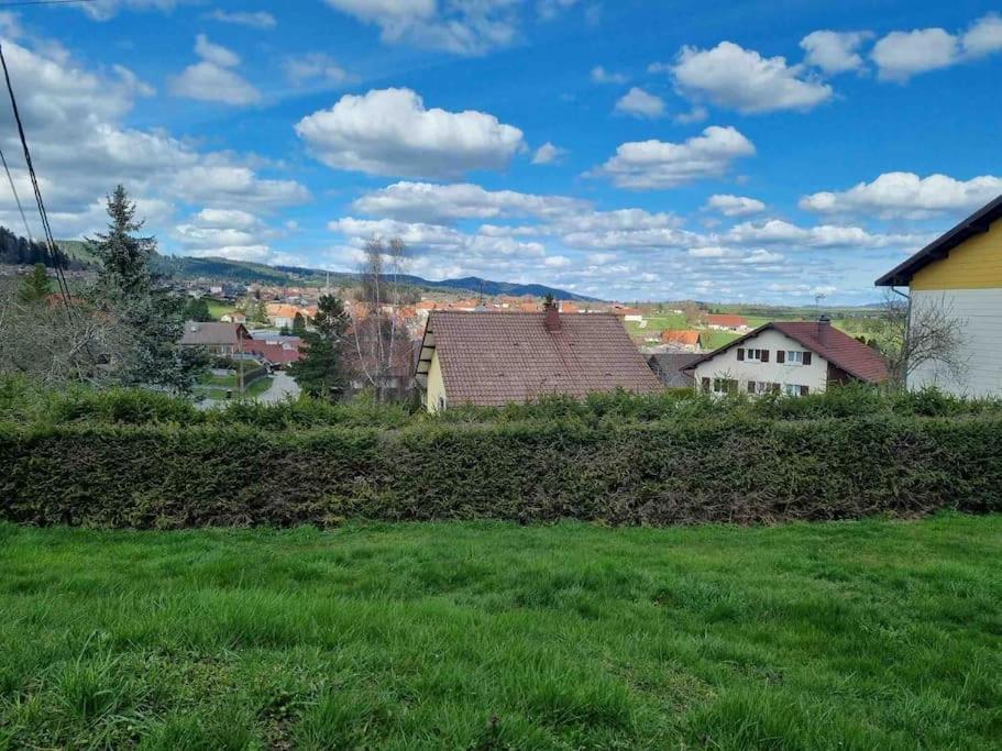 Logement Dans Maison + Exterieur Orchamps-Vennes Exterior foto