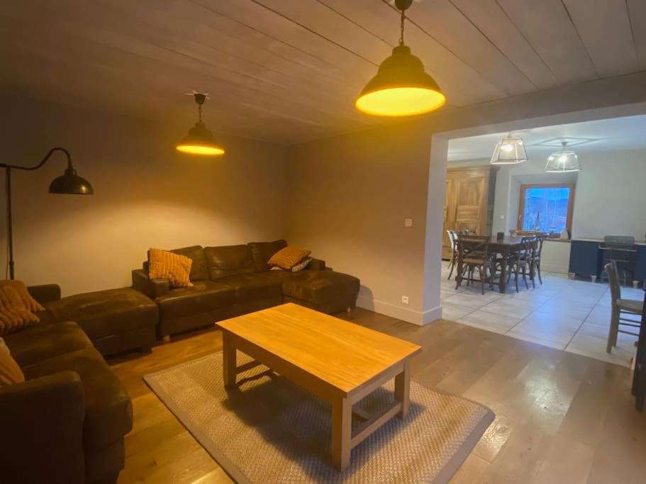 Logement Dans Maison + Exterieur Orchamps-Vennes Exterior foto