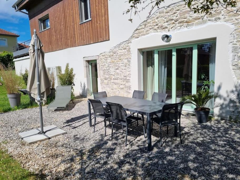 Logement Dans Maison + Exterieur Orchamps-Vennes Exterior foto