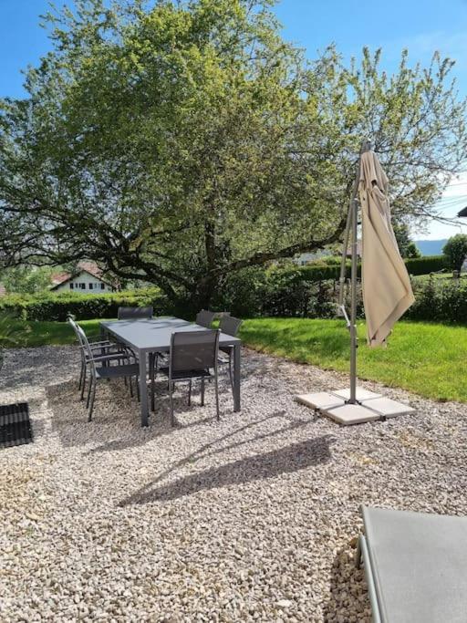 Logement Dans Maison + Exterieur Orchamps-Vennes Exterior foto