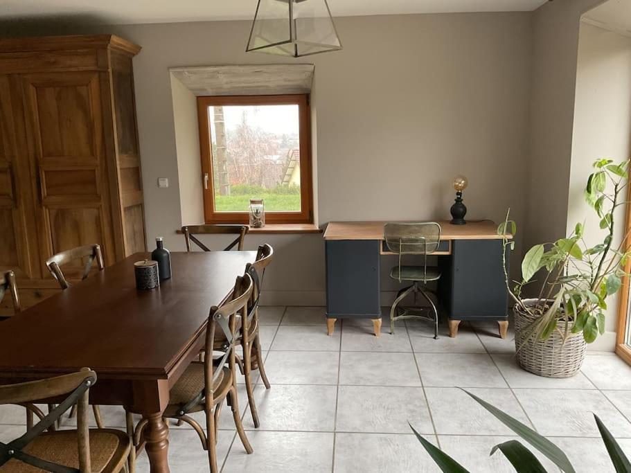 Logement Dans Maison + Exterieur Orchamps-Vennes Exterior foto